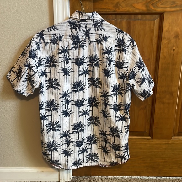 Boys burnside button up short sleeve Hawaiian shirt. - Picture 4 of 5
